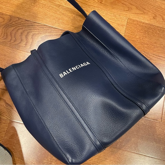 Balenciaga Everyday Leather Tote Bag -Navy 💯 authentic - Picture 2 of 6